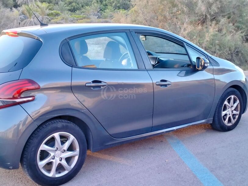 Foto del PEUGEOT 208 1.2 PureTech Access 82