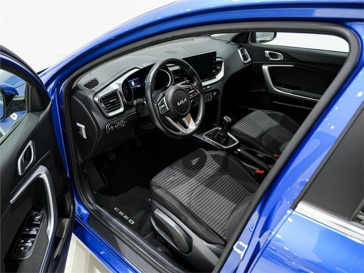 Foto del KIA Ceed 1.6 MHEV iMT Eco-Dynamics Drive 136