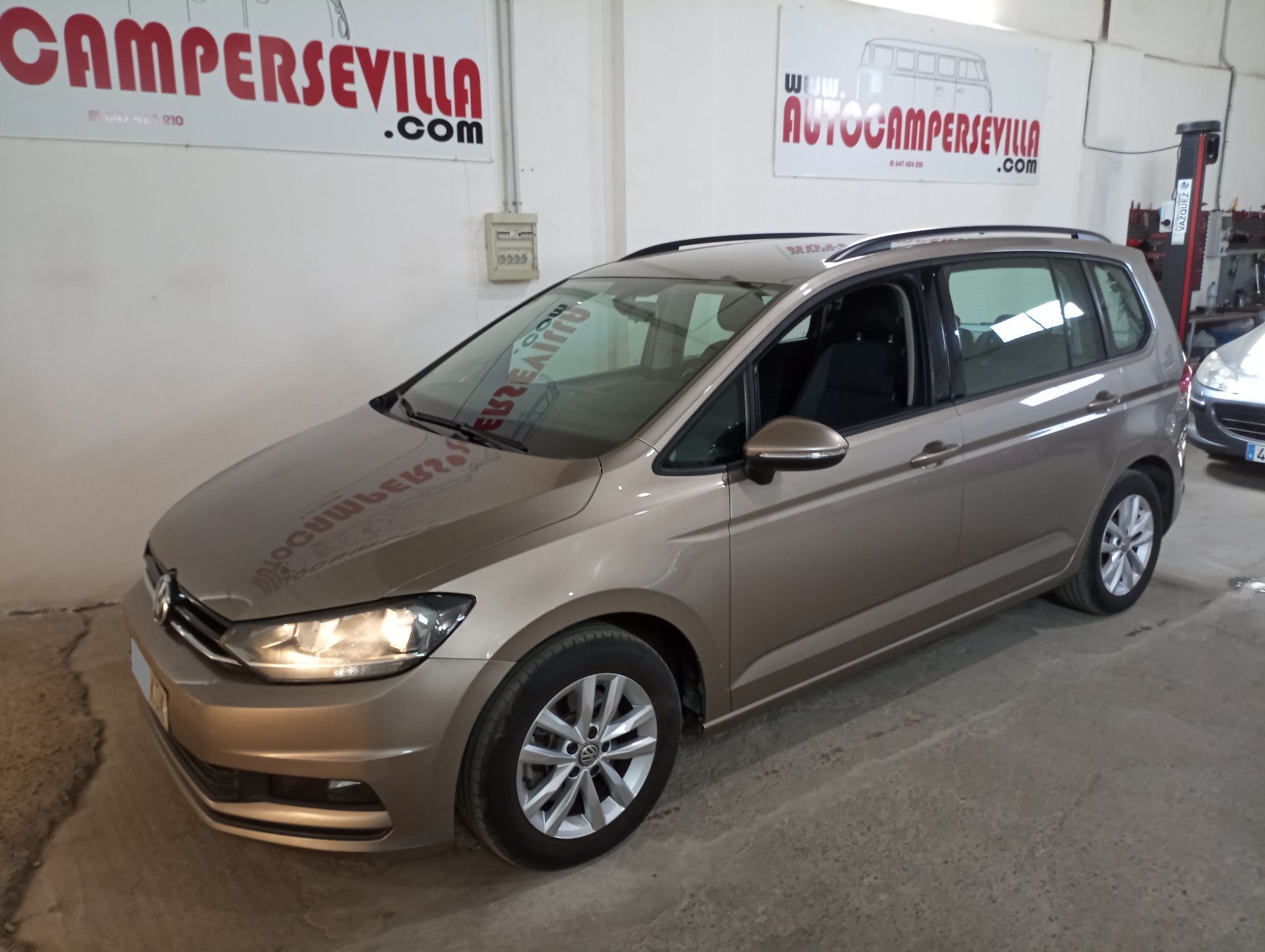 VOLKSWAGEN Touran (1.6TDI Business and Navi Edition 85kW) en Sevilla
