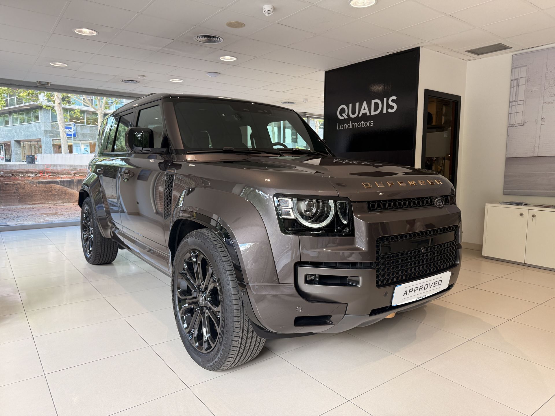 LAND ROVER Defender (110 4.4 V8 MHEV Octa 4WD Auto 467 kW (635 CV)) en Barc