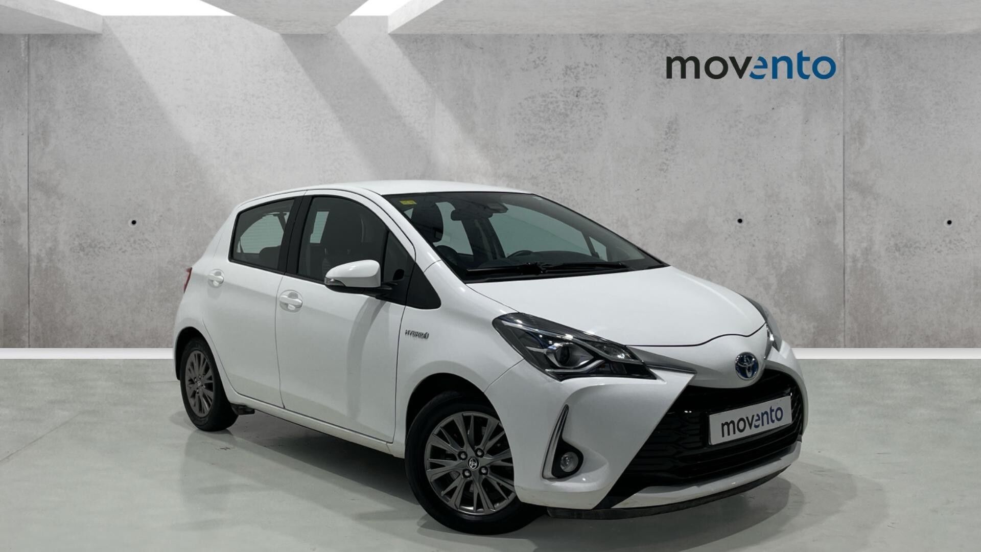 TOYOTA Yaris (1.5 100H Active 74 kW (100 CV)) en Barcelona