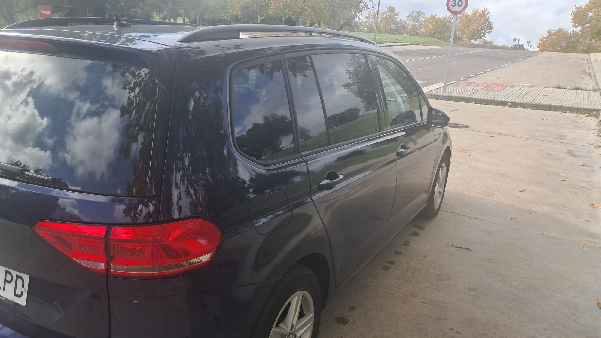 Foto del VOLKSWAGEN Touran 1.6TDI Business and Navi Edition 85kW