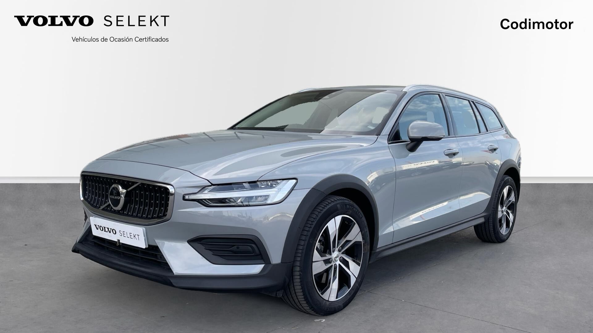 VOLVO V60 (V60 Cross Country Core, B4 AWD Mild Hybrid, Diésel) en Sevilla