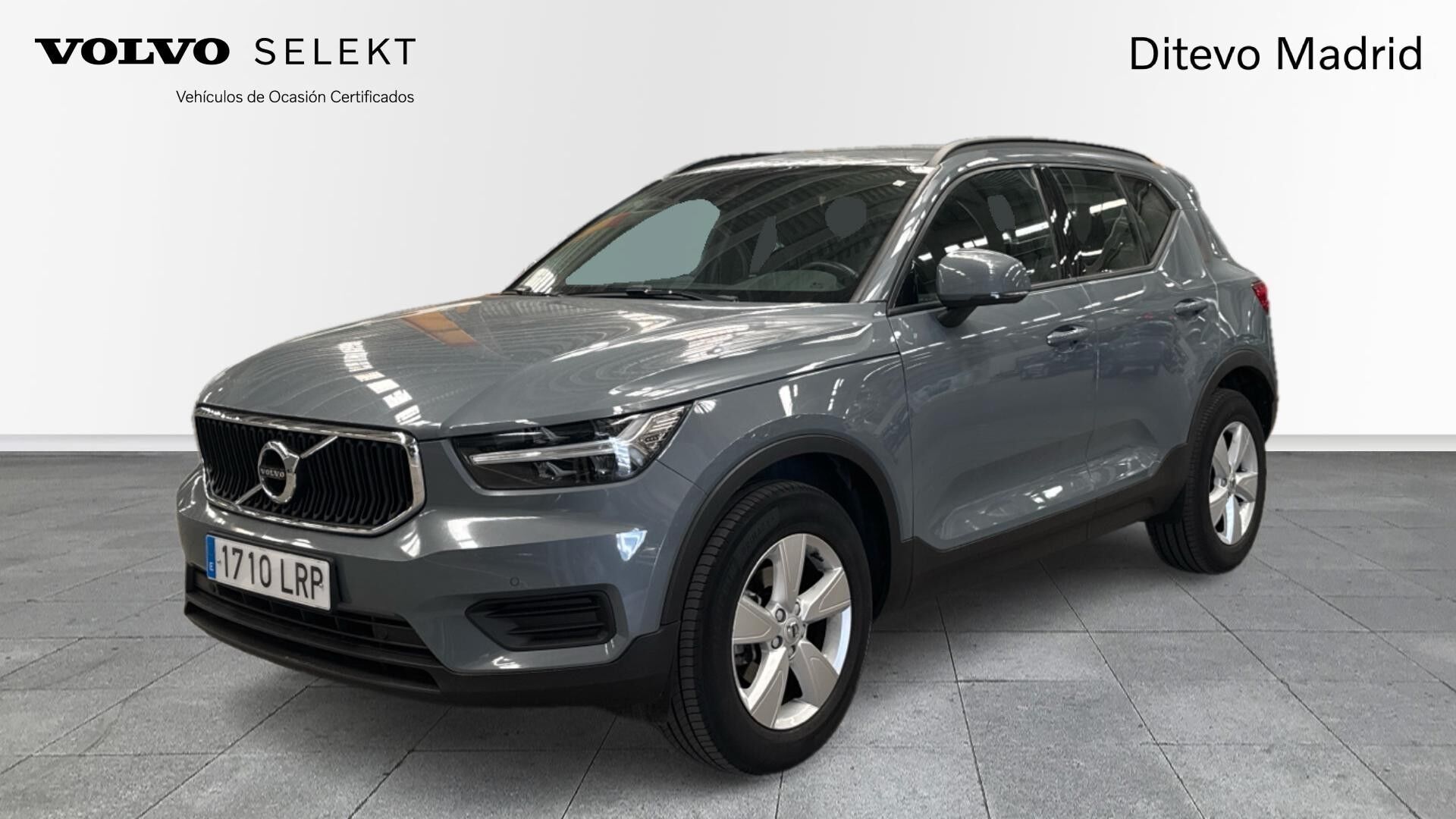 VOLVO XC40 (T2 Momentum Core Auto 95 kW (129 CV)) en Madrid