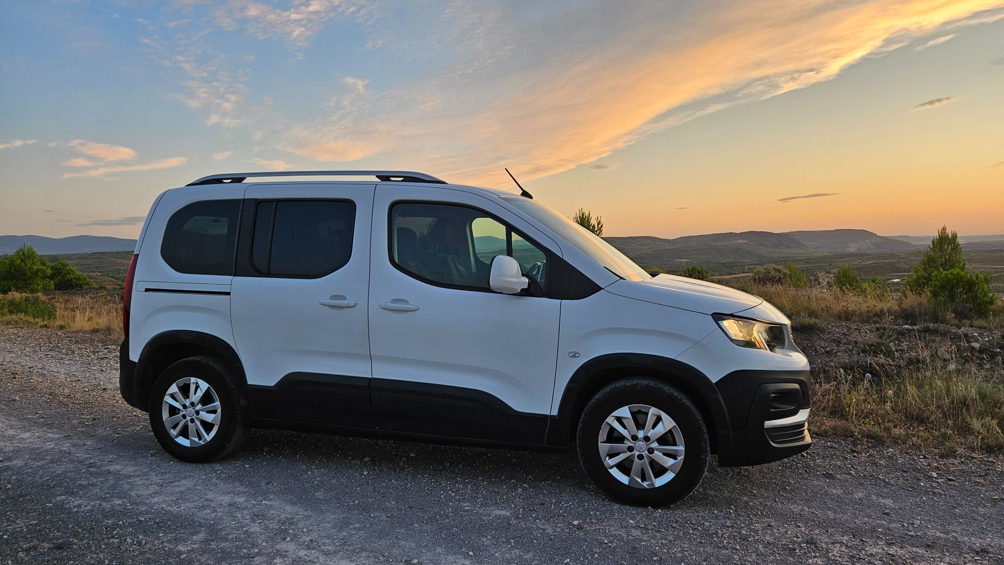 Foto del PEUGEOT Rifter 1.5BlueHDi S&S Standard Active 130