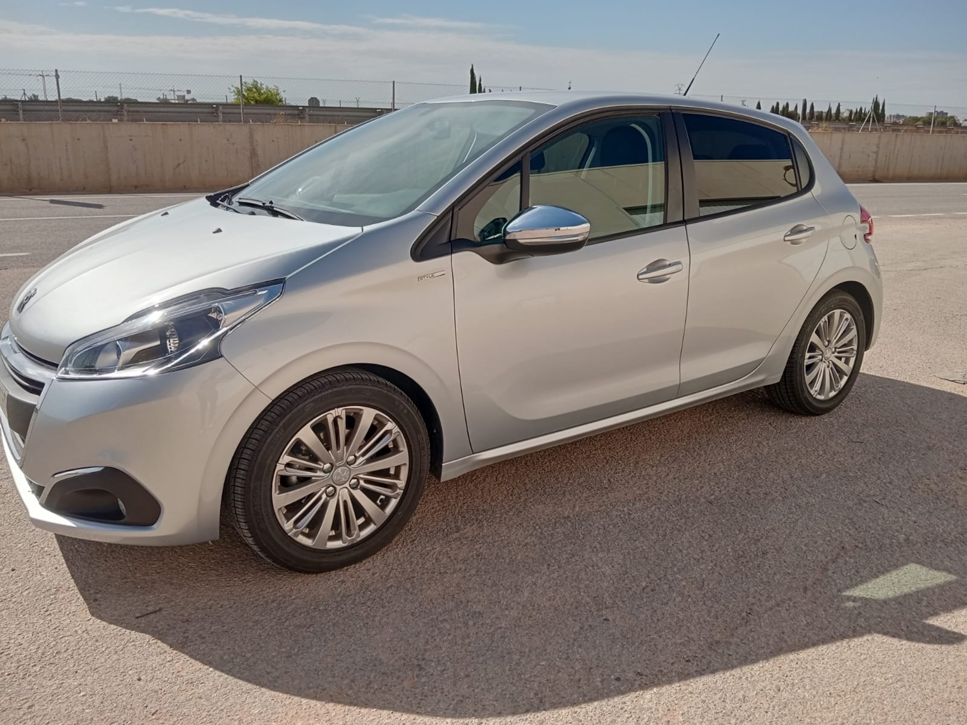 Imagen de PEUGEOT 208