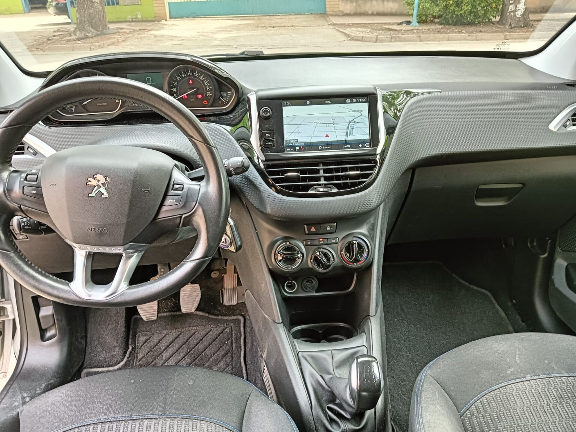 Imagen 3 de PEUGEOT 208