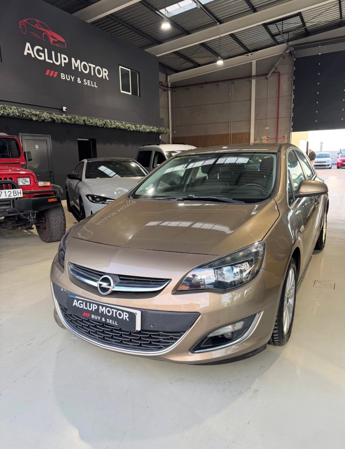 OPEL Astra (1.4T Excellence Aut.) en Tenerife