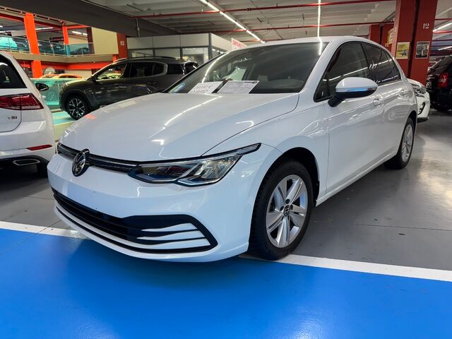 VOLKSWAGEN Golf (Life 1.5 eTSI 96 kW (130 CV) DSG) en Barcelona