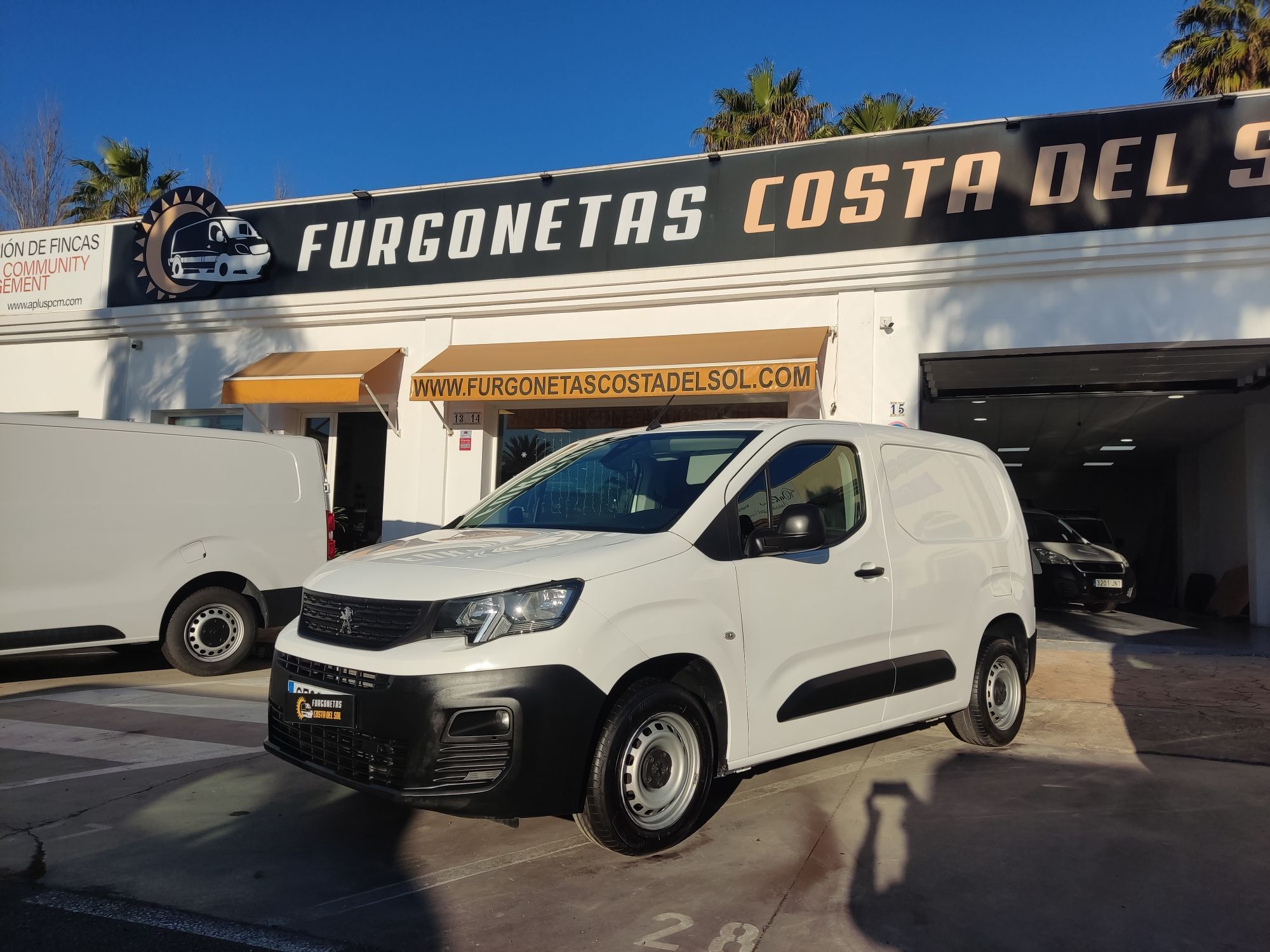 PEUGEOT Partner (1.5BlueHDI S&S Premium Standard 600kg 100) en Málaga