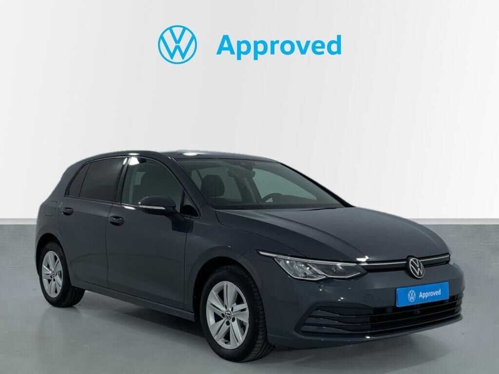 VOLKSWAGEN Golf (Life 1.5 eTSI 96 kW (130 CV) DSG) en Barcelona