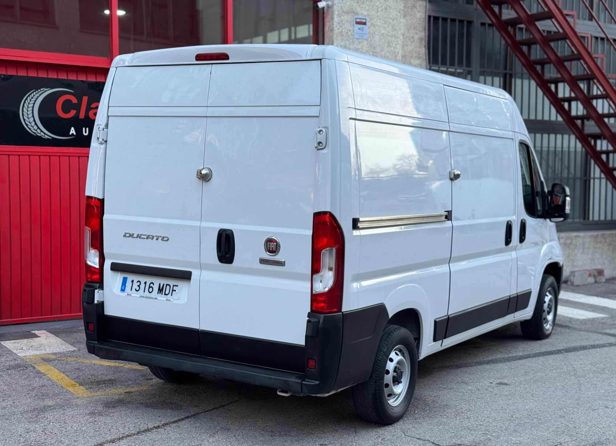 Foto del FIAT Ducato Fg. 35 2.2Mjt L2 H2 Panelado 140CV