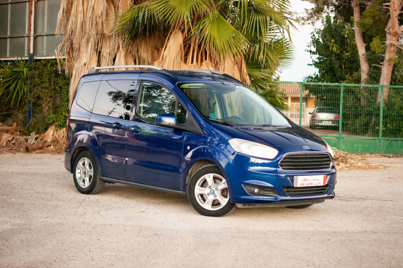 FORD Tourneo Courier (1.0 EcoBoost 100cv Ambiente) en Murcia