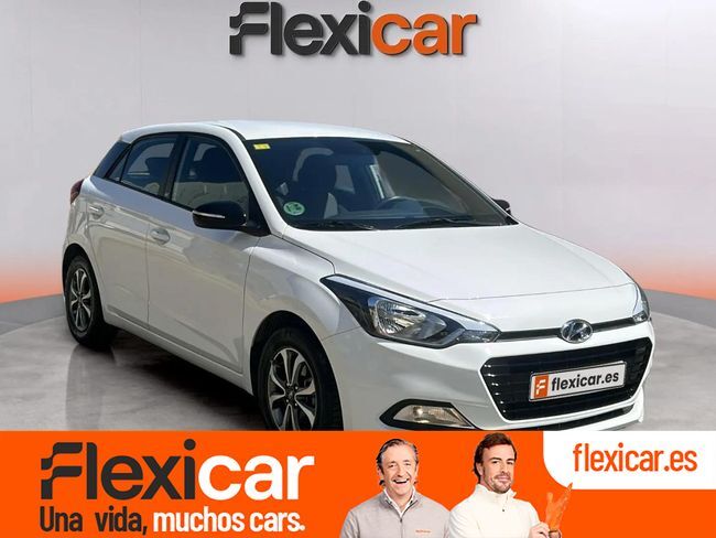 HYUNDAI i20 (1.2 MPI 62kW (85CV) Essence) en Cáceres