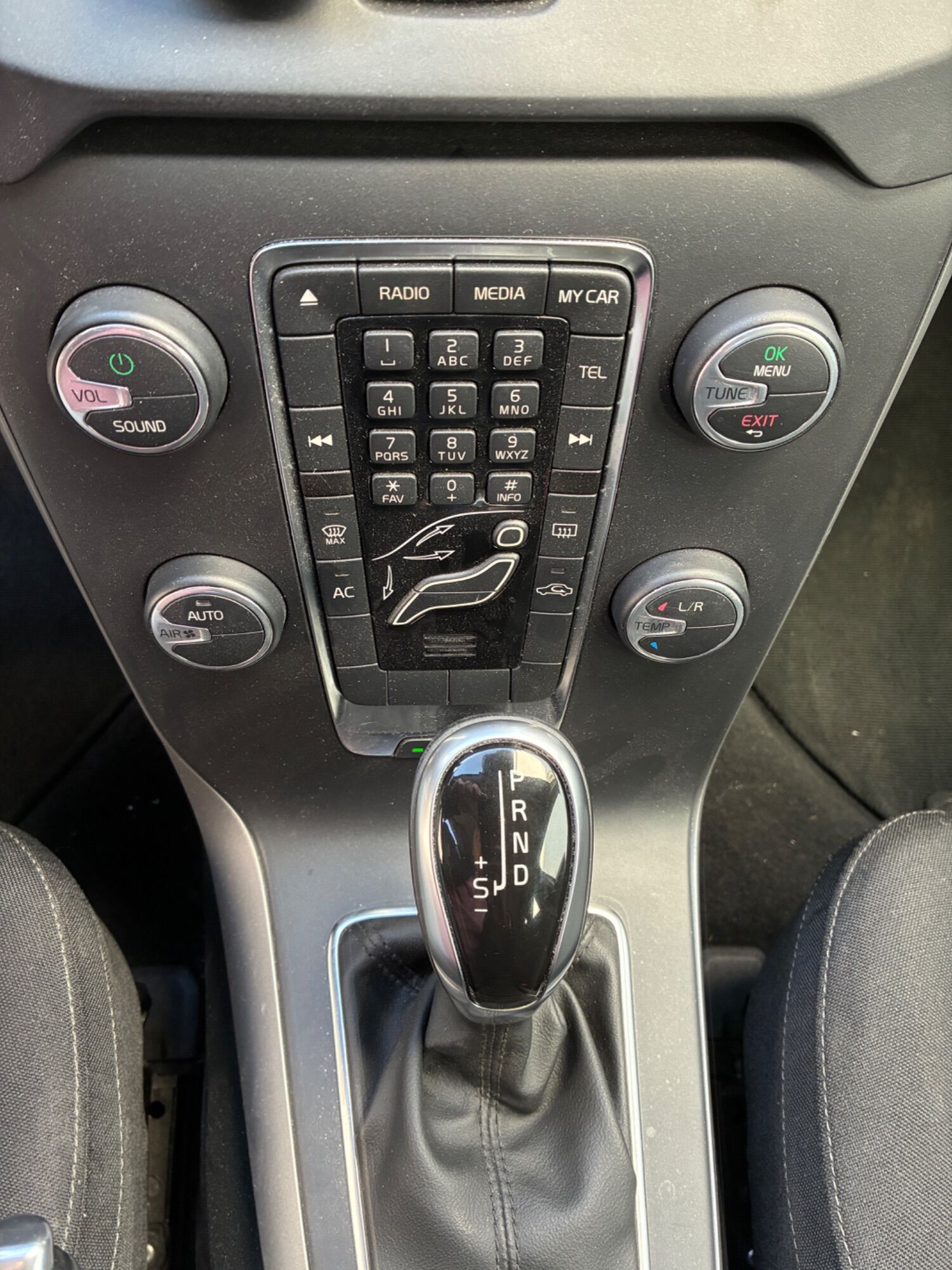 Foto del VOLVO V40 Cross Country D2 Kinetic Aut.