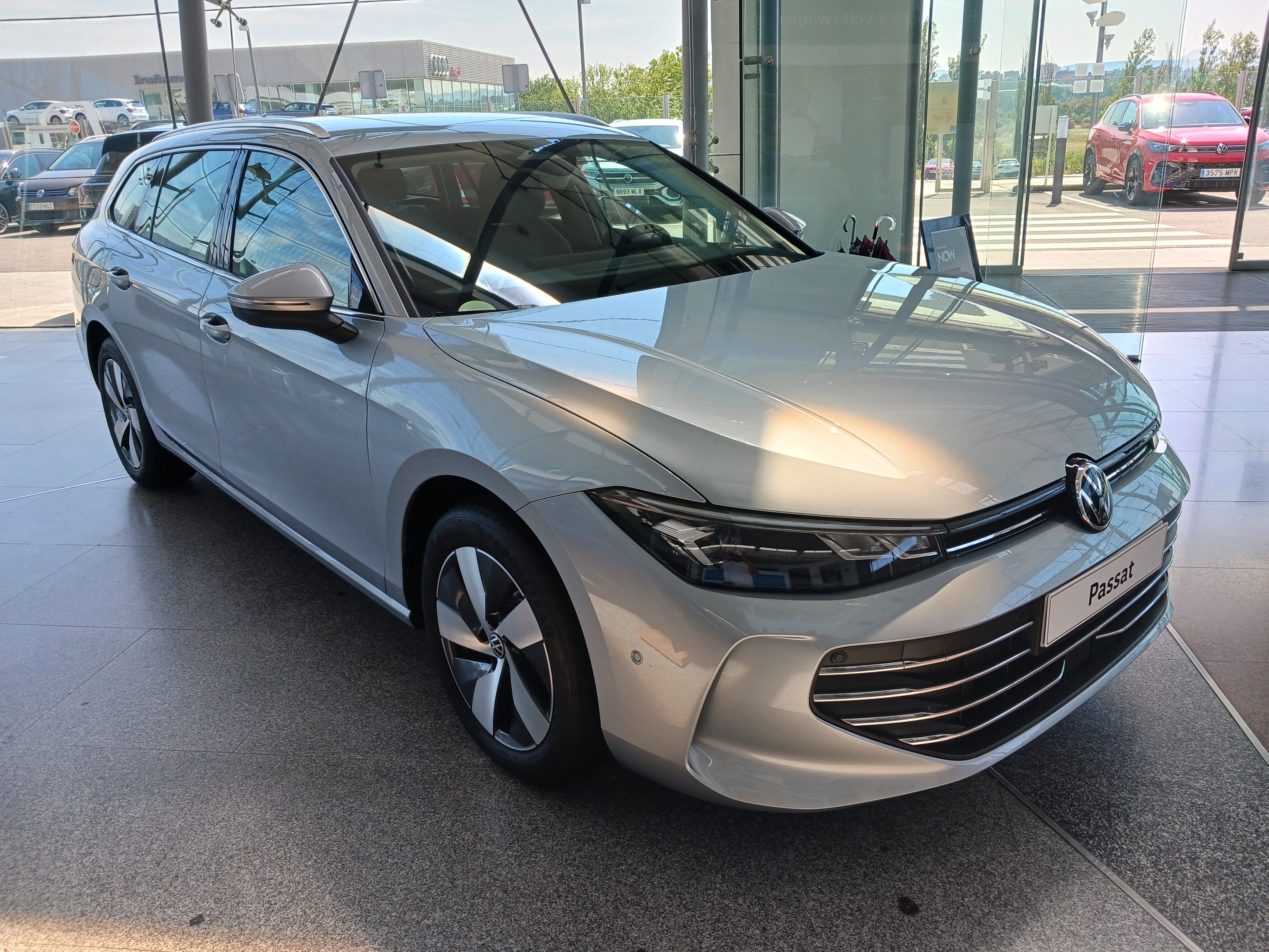 VOLKSWAGEN Passat (1.5 ETSI MHEV 110KW DSG BUSINESS 5P) en Navarra