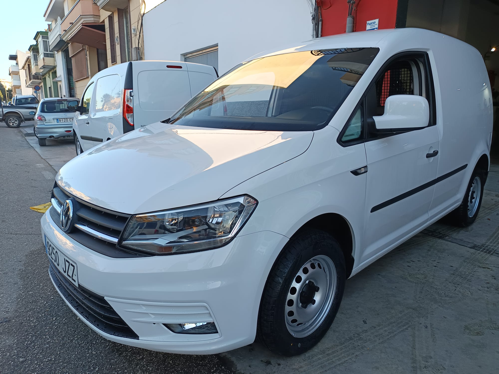 VOLKSWAGEN Caddy (Furgón 2.0TDI Business 55kW) en Málaga
