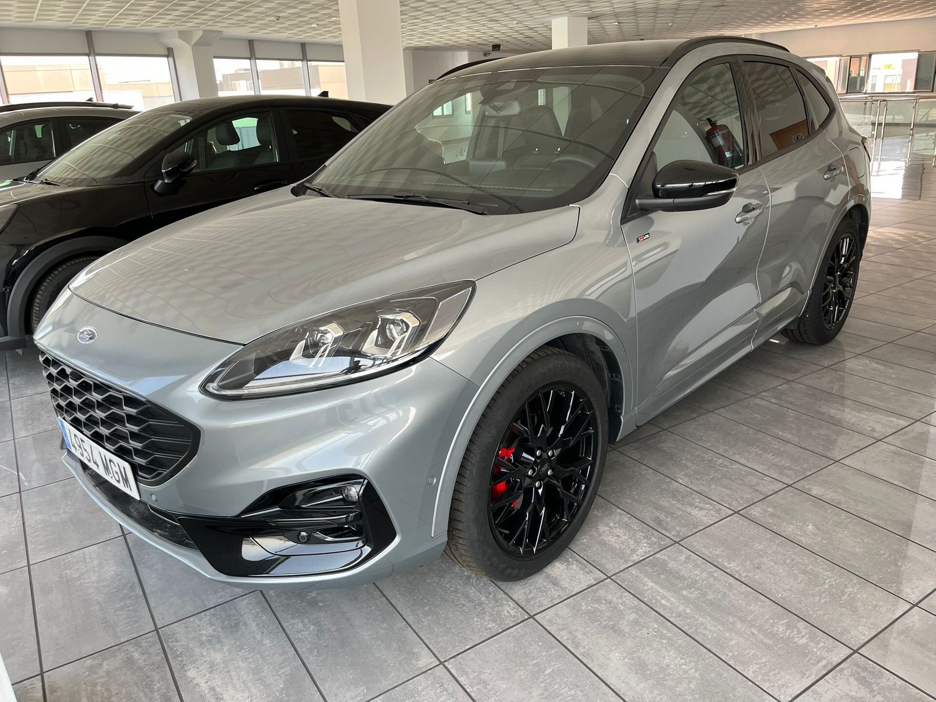 FORD Kuga (2.5 Duratec FHEV 190cv Auto ST-Line X) en Madrid