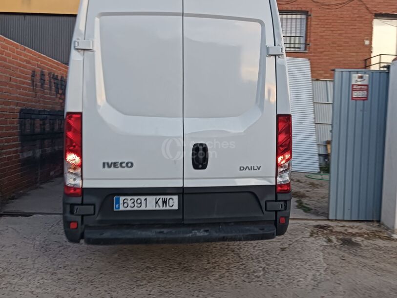 Foto del IVECO Daily Chasis Cabina 35C16 3450 180