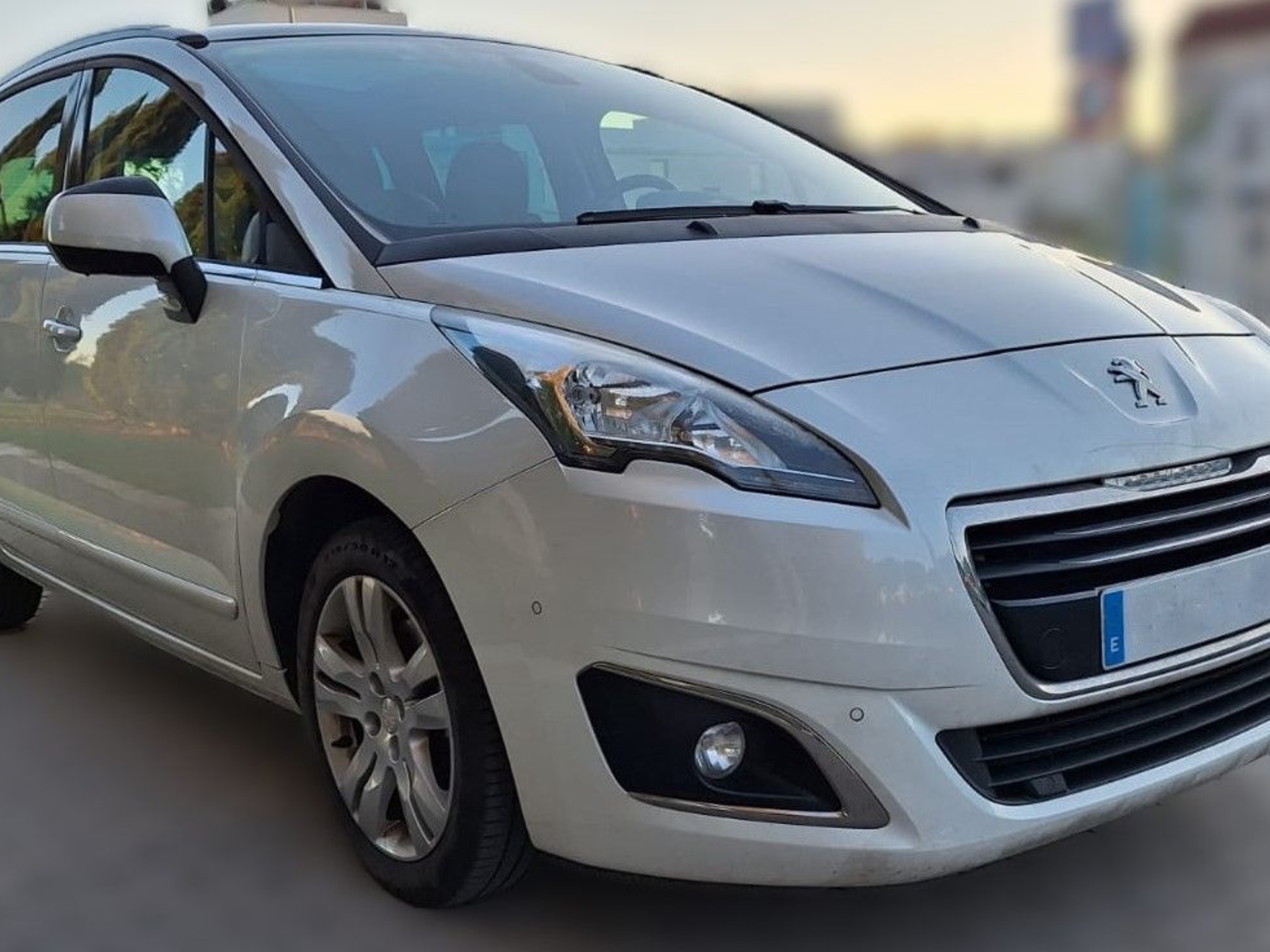 Imagen de PEUGEOT 5008