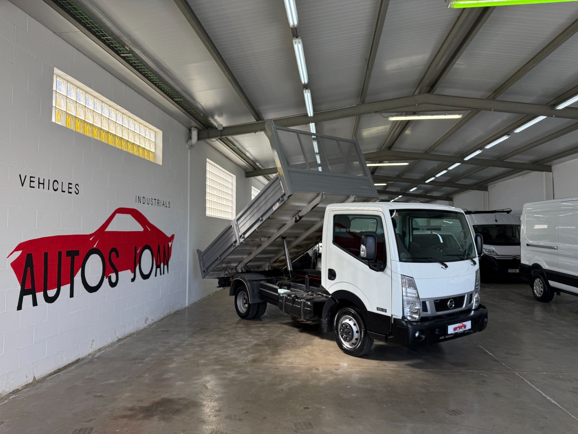 Imagen de NISSAN NT400