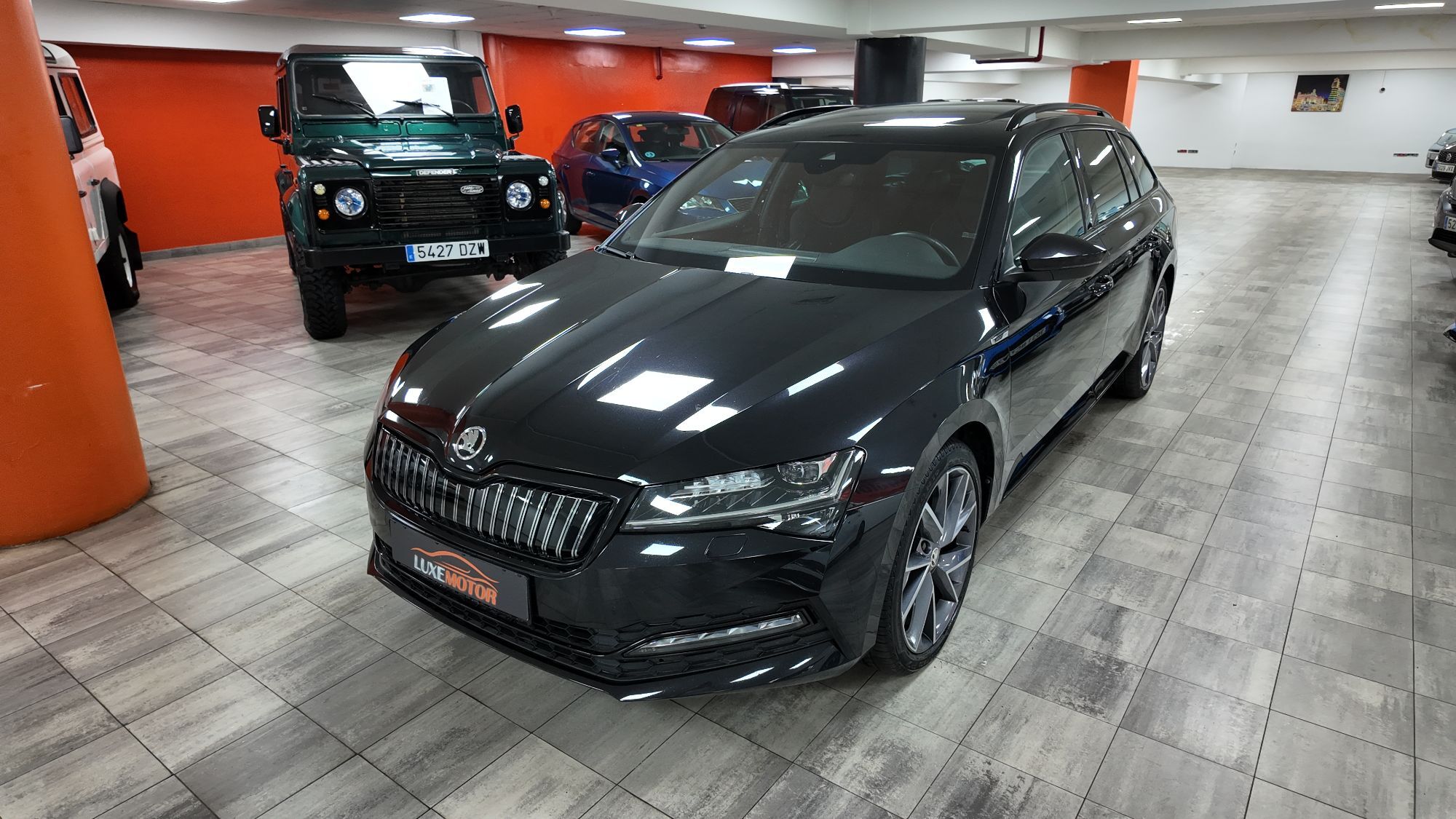SKODA Superb (Combi 1.4 TSI iV P-HEV SportLine DSG) en Madrid