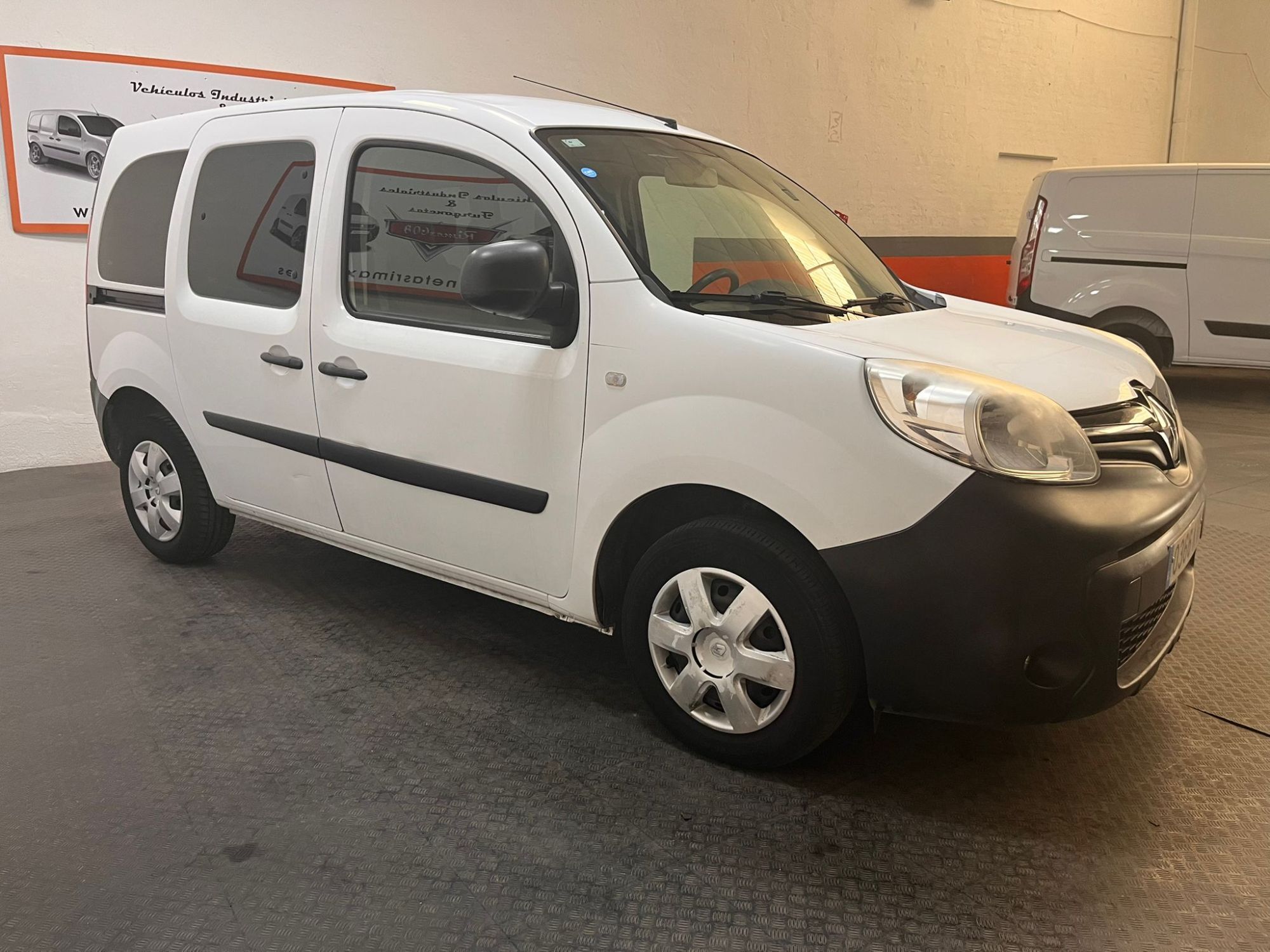 RENAULT Kangoo (Combi 1.5dCi En. Profesional N1 55kW) en Madrid