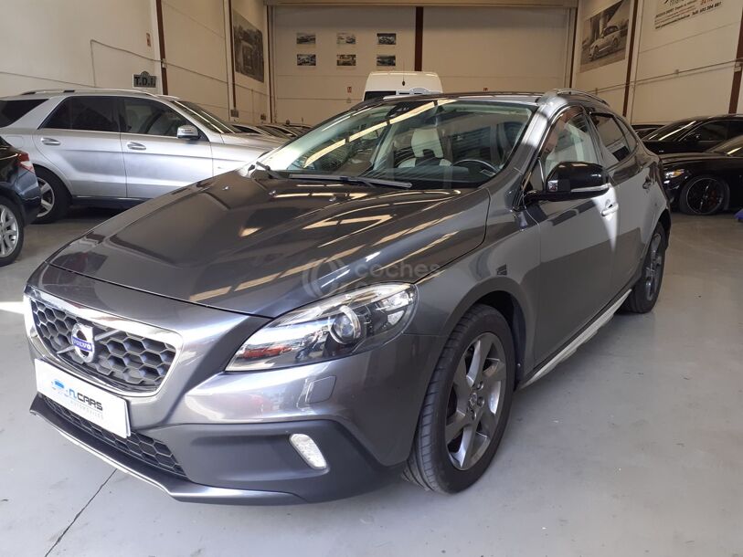 Foto del VOLVO V40 Cross Country D3 Summum Aut.