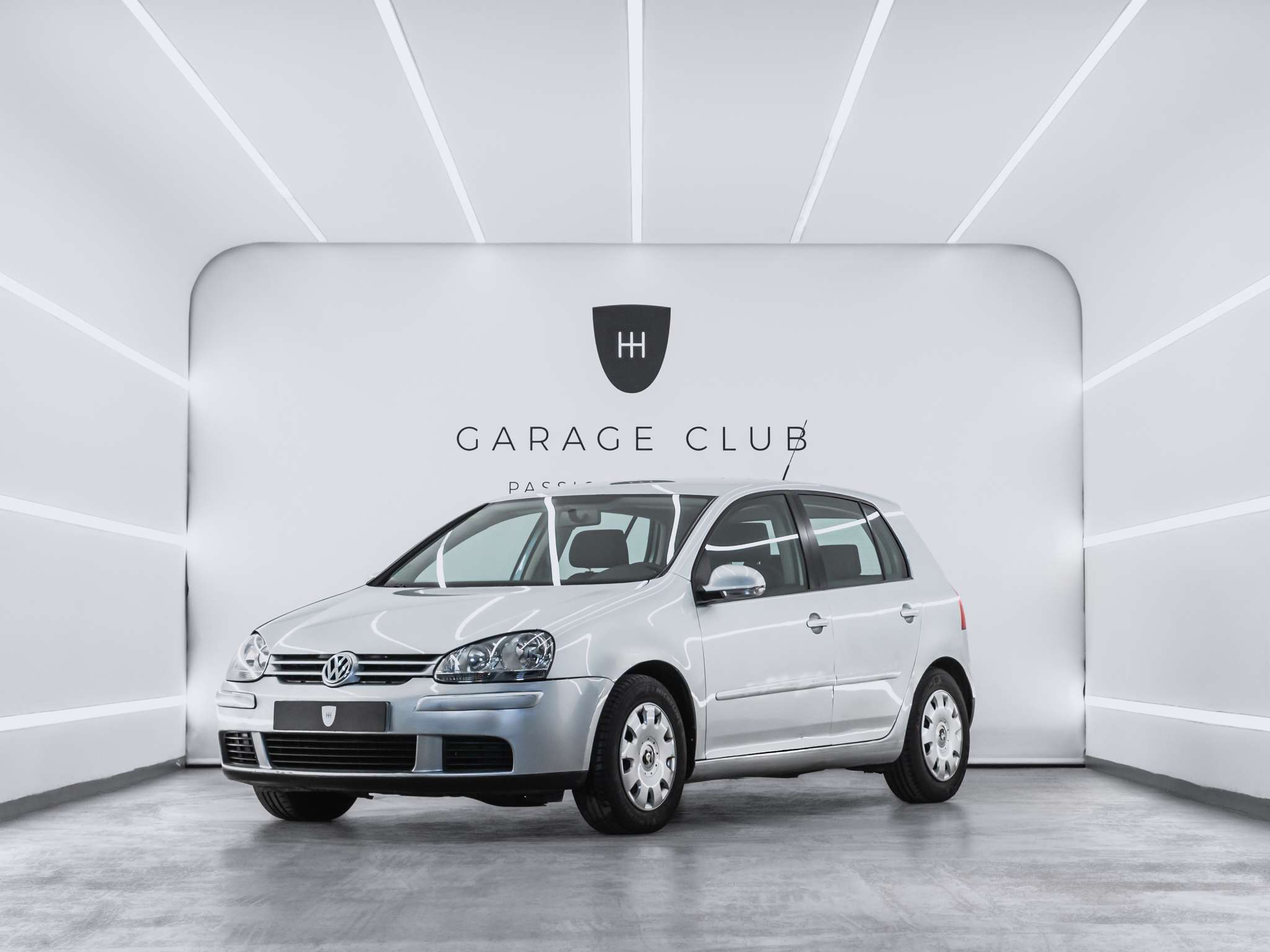 VOLKSWAGEN Golf (Golf V 1.6 Trendline) en Barcelona