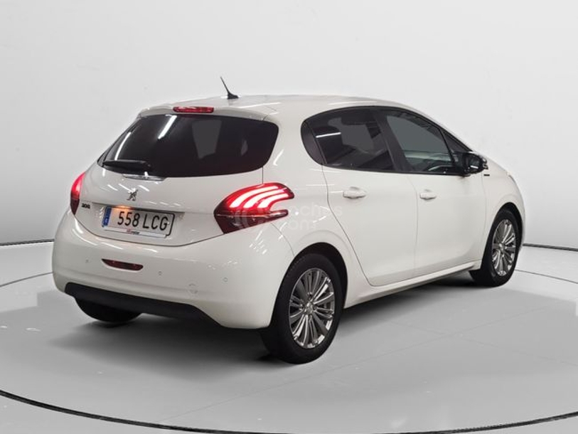 Foto del PEUGEOT 208 1.2 PureTech S&S Signature 82