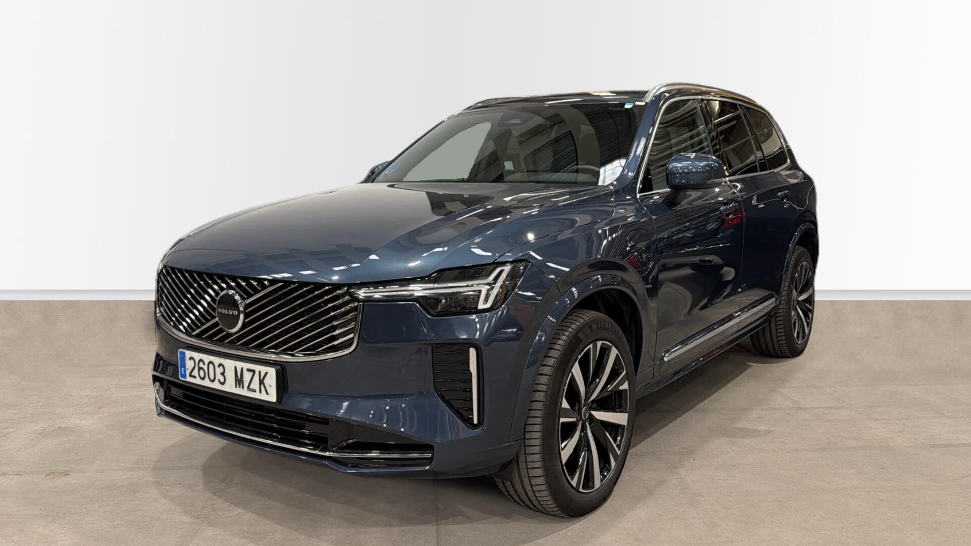 VOLVO XC90 (T8 Core Recharge AWD Auto 335 kW (455 CV)) en Madrid