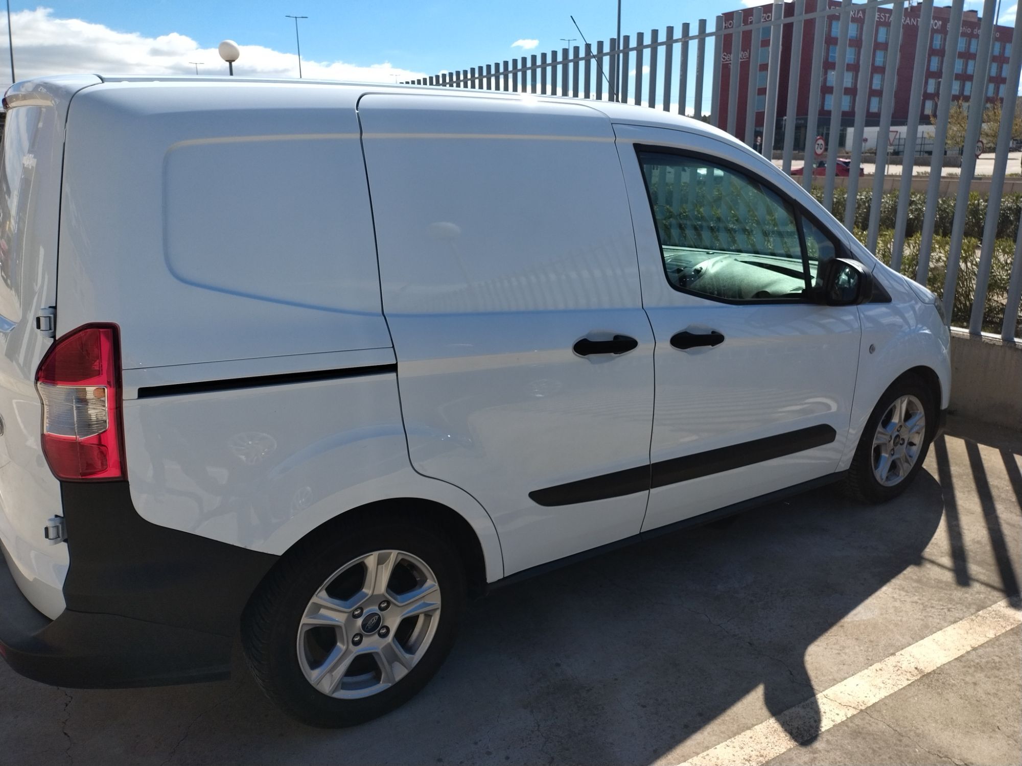 Foto del FORD Transit Courier Van 1.5TDCi Trend 75