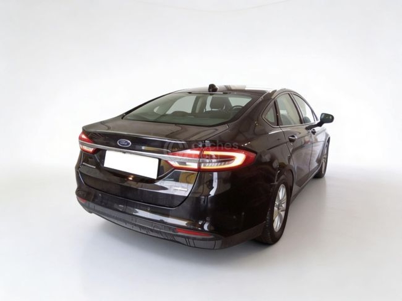 Foto del FORD Mondeo Sedán 2.0 HEV Titanium