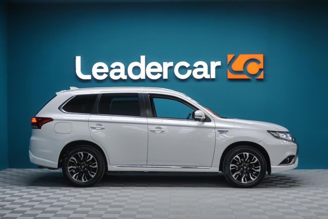 Foto del MITSUBISHI Outlander PHEV Kaiteki 4WD