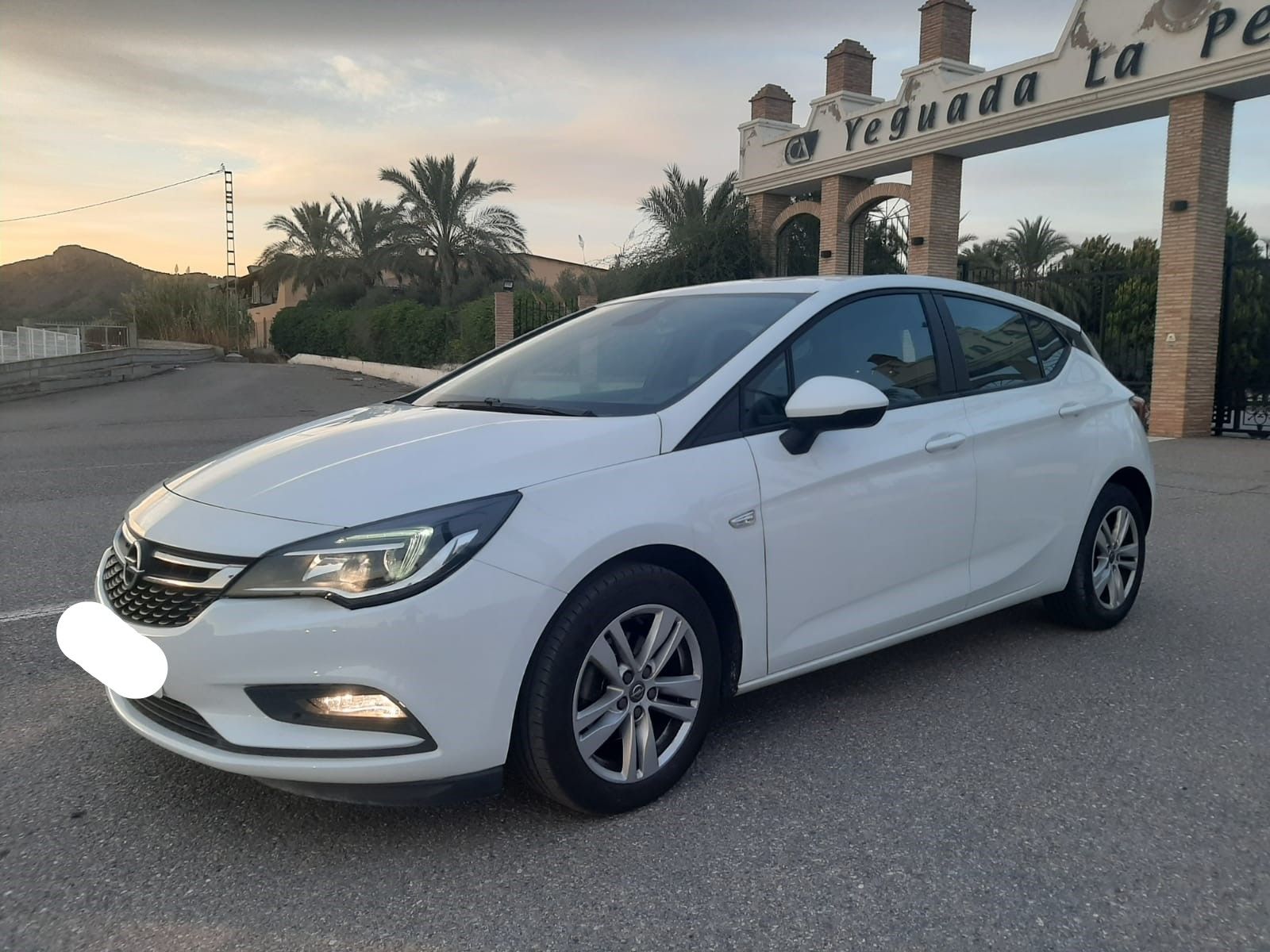 OPEL Astra (1.6CDTi S-S Selective 110) en Murcia