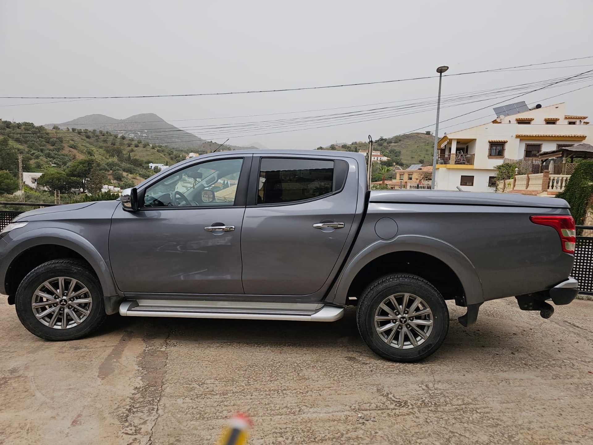 Imagen de MITSUBISHI L200