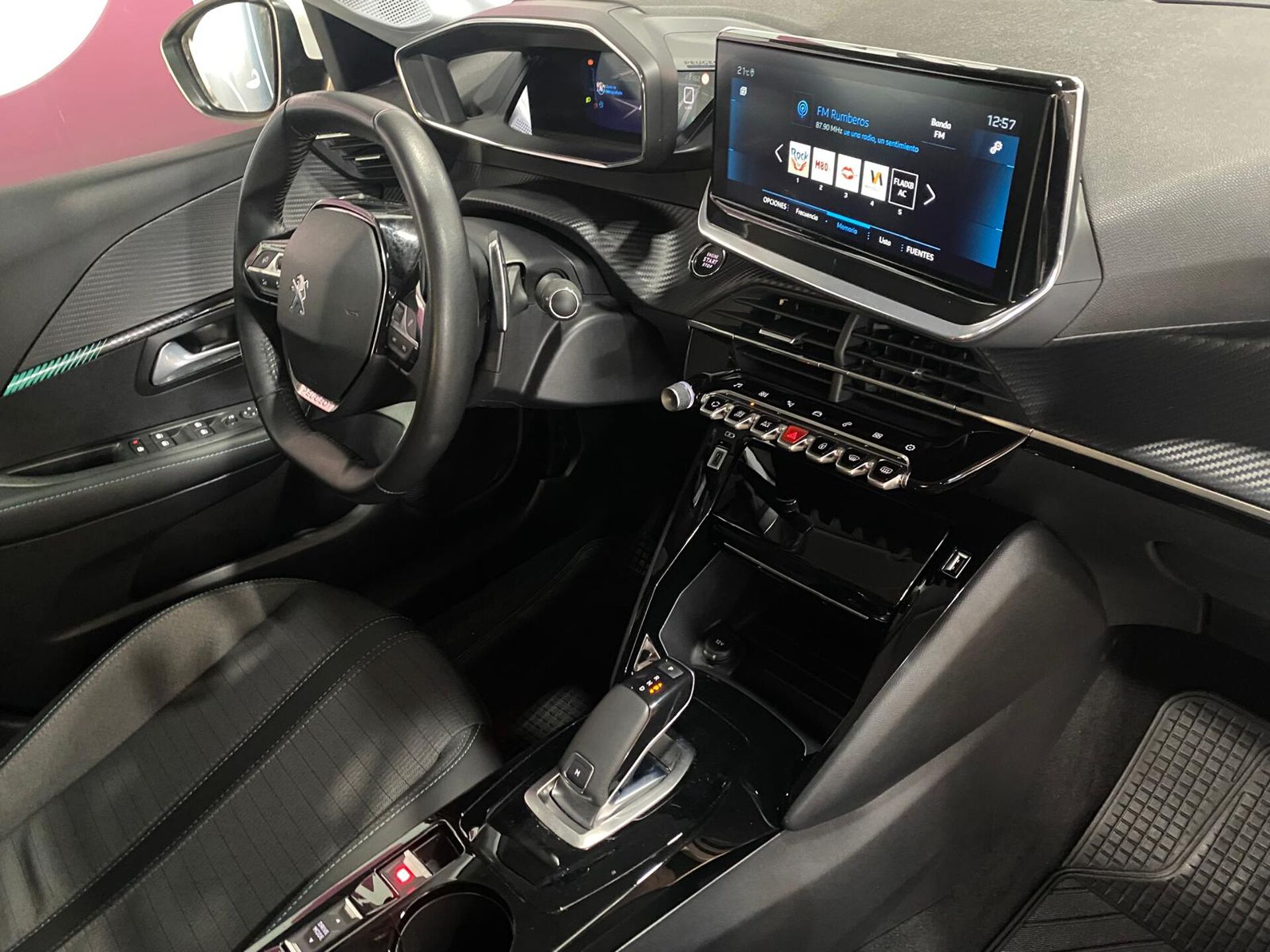 Imagen 3 de PEUGEOT 208