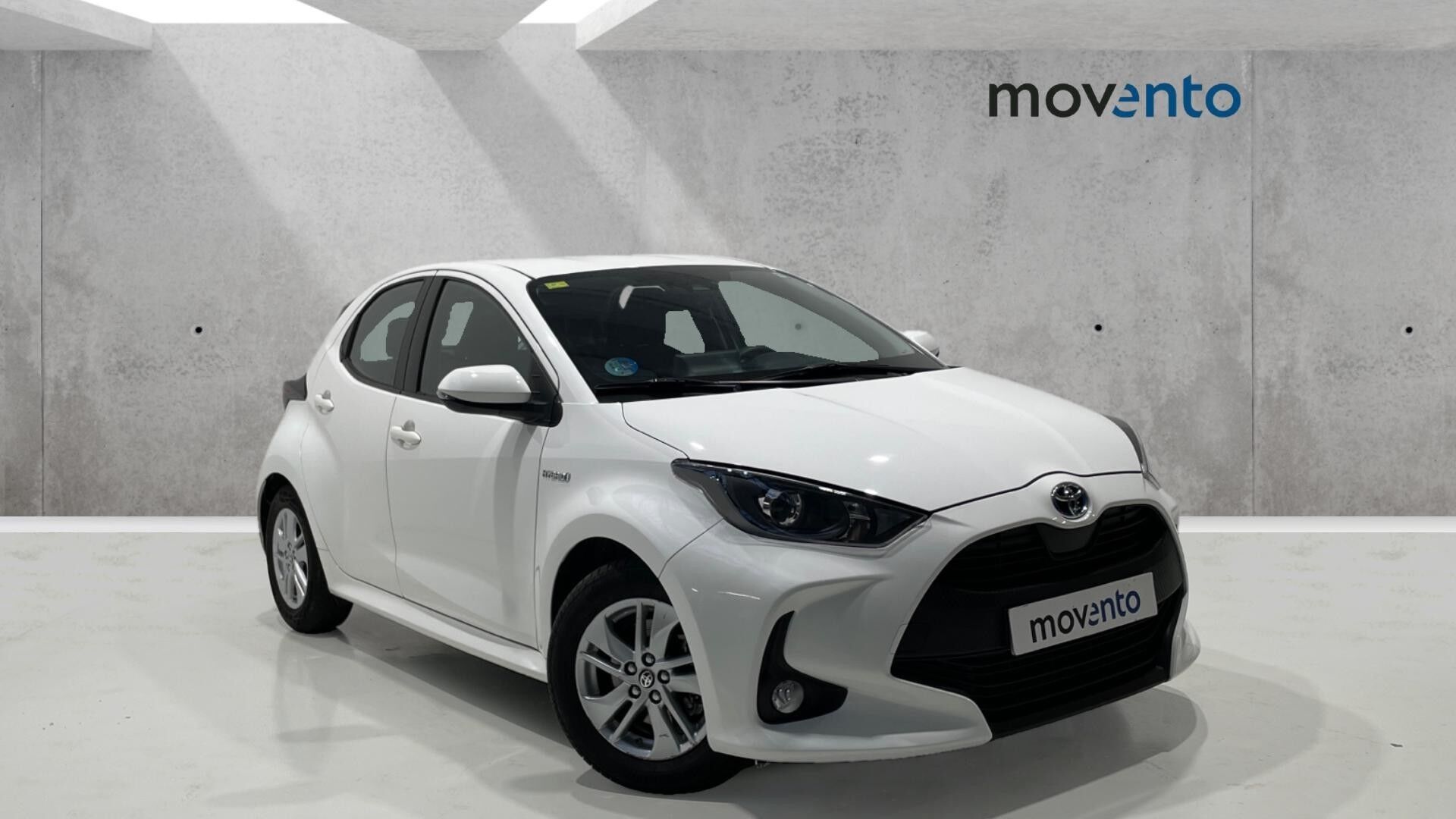 TOYOTA Yaris (1.5 120H Business Plus 85 kW (116 CV)) en Barcelona