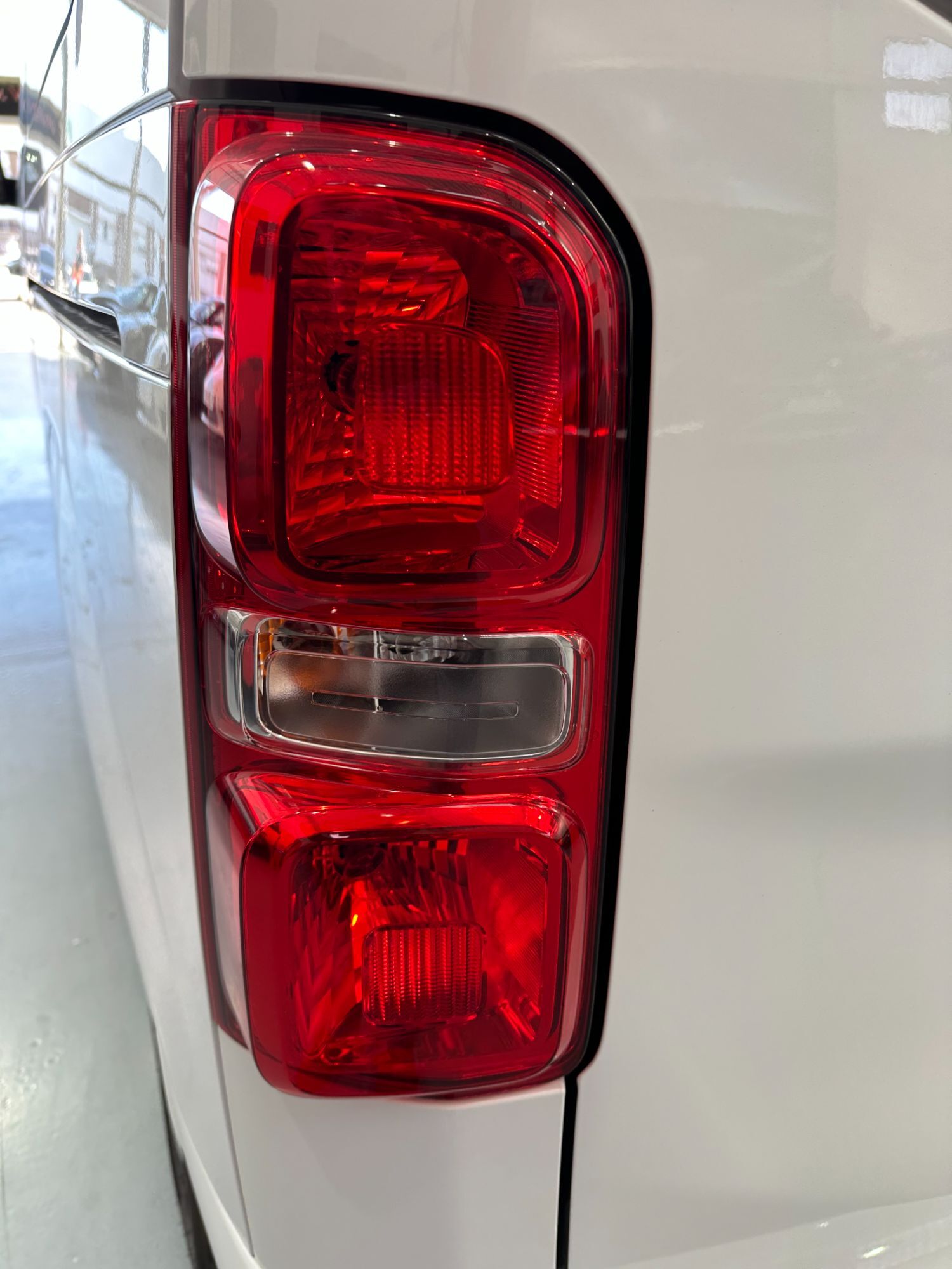 Foto del PEUGEOT Traveller 2.0 BlueHDI S&S Business Standard EAT8 180