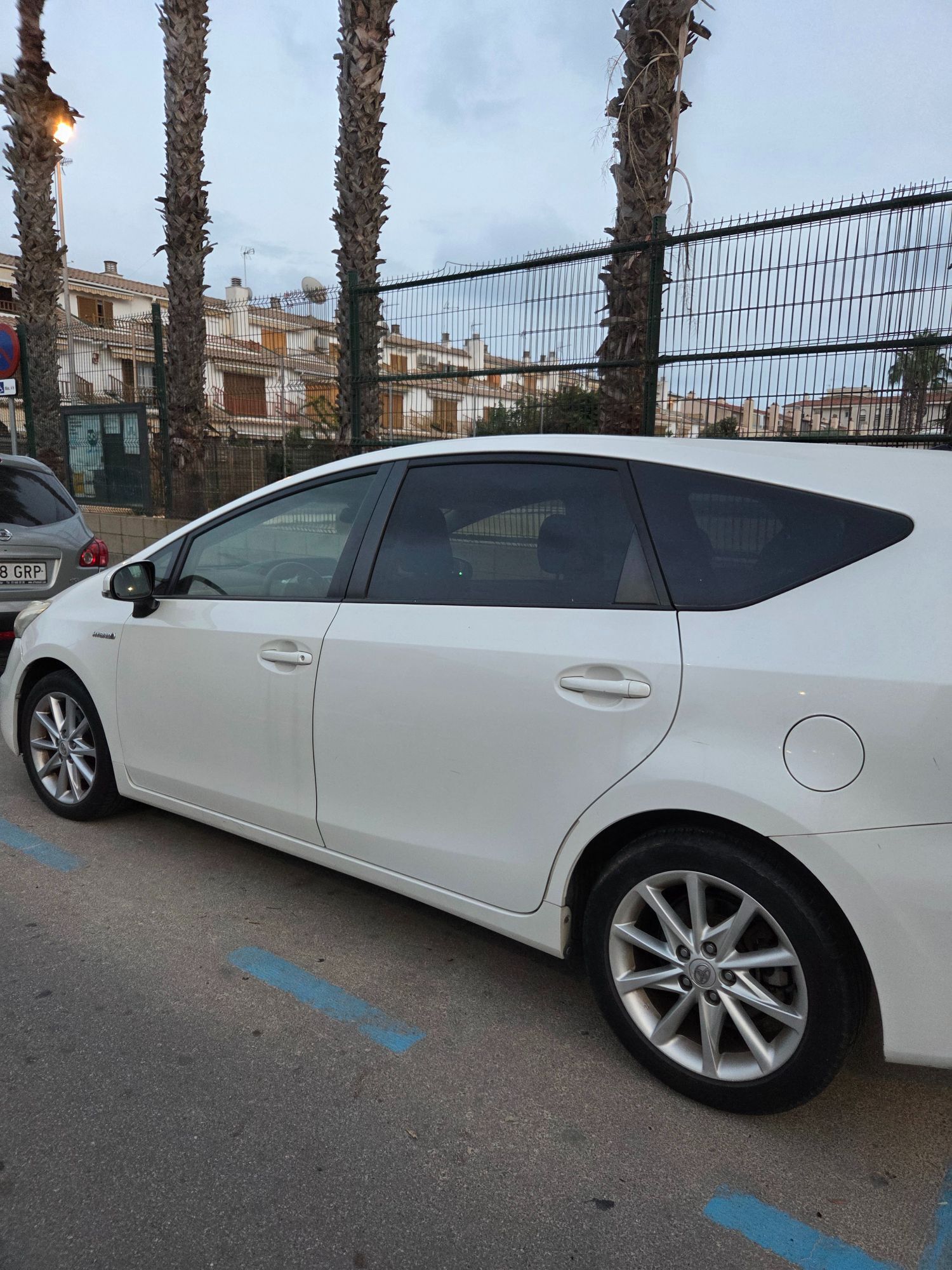 Foto del TOYOTA Prius + 1.8 HSD Advance