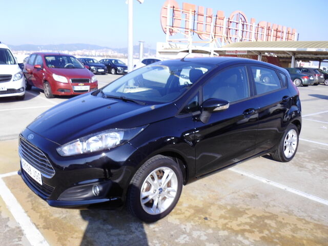 FORD Fiesta (1.25 Duratec Titanium 60 kW (82 CV)) en Barcelona