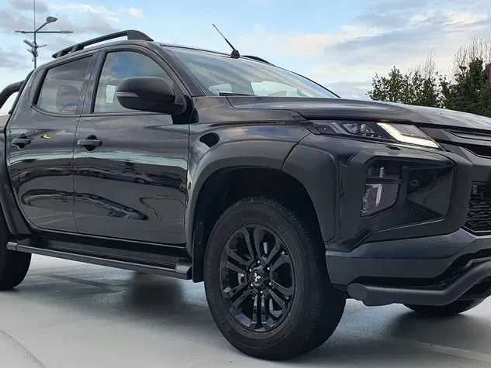 Imagen de MITSUBISHI L200