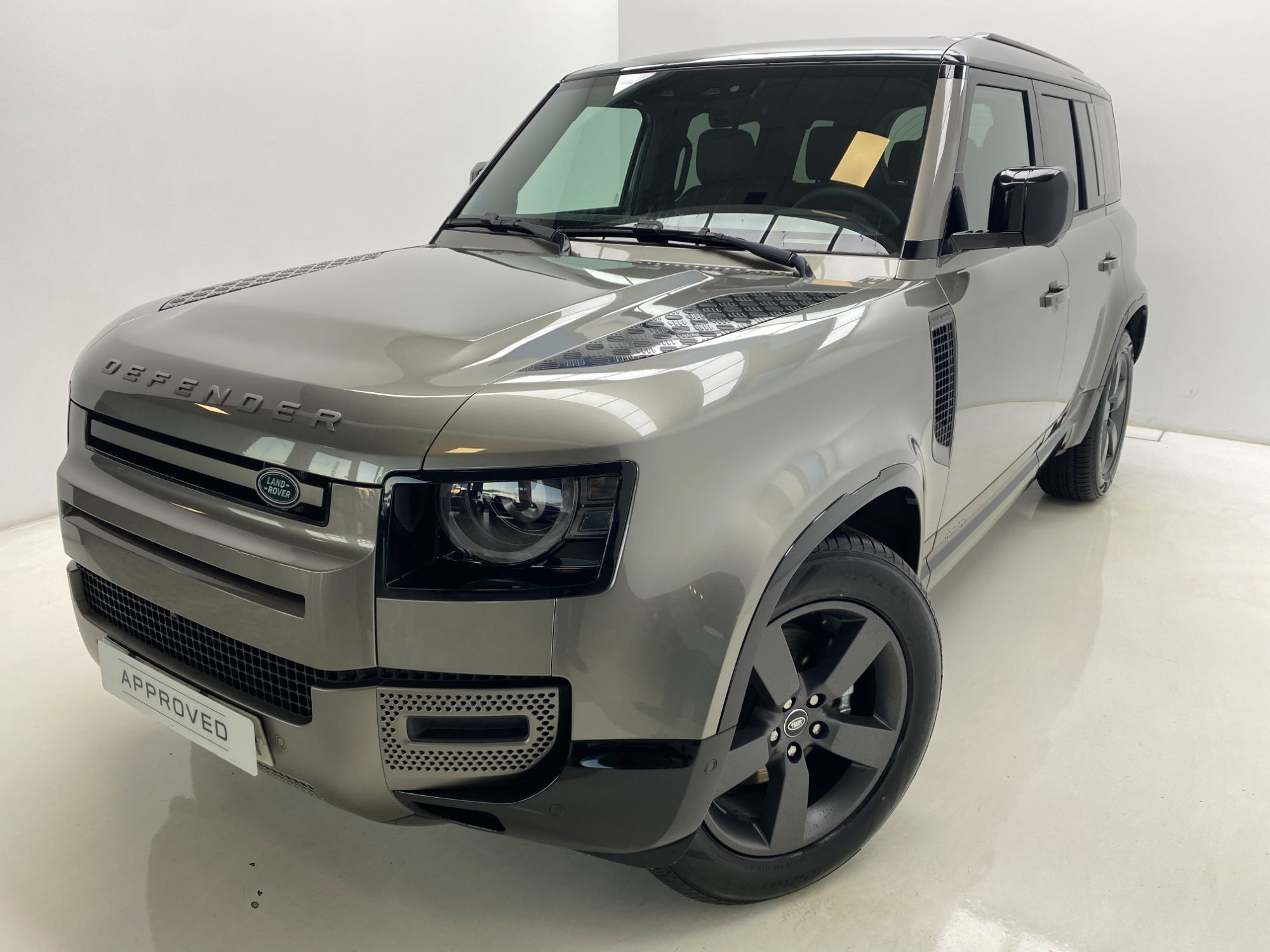 LAND ROVER Defender (110 3.0D l6 MHEV X-Dynamic SE AWD Aut. 250) en Madrid