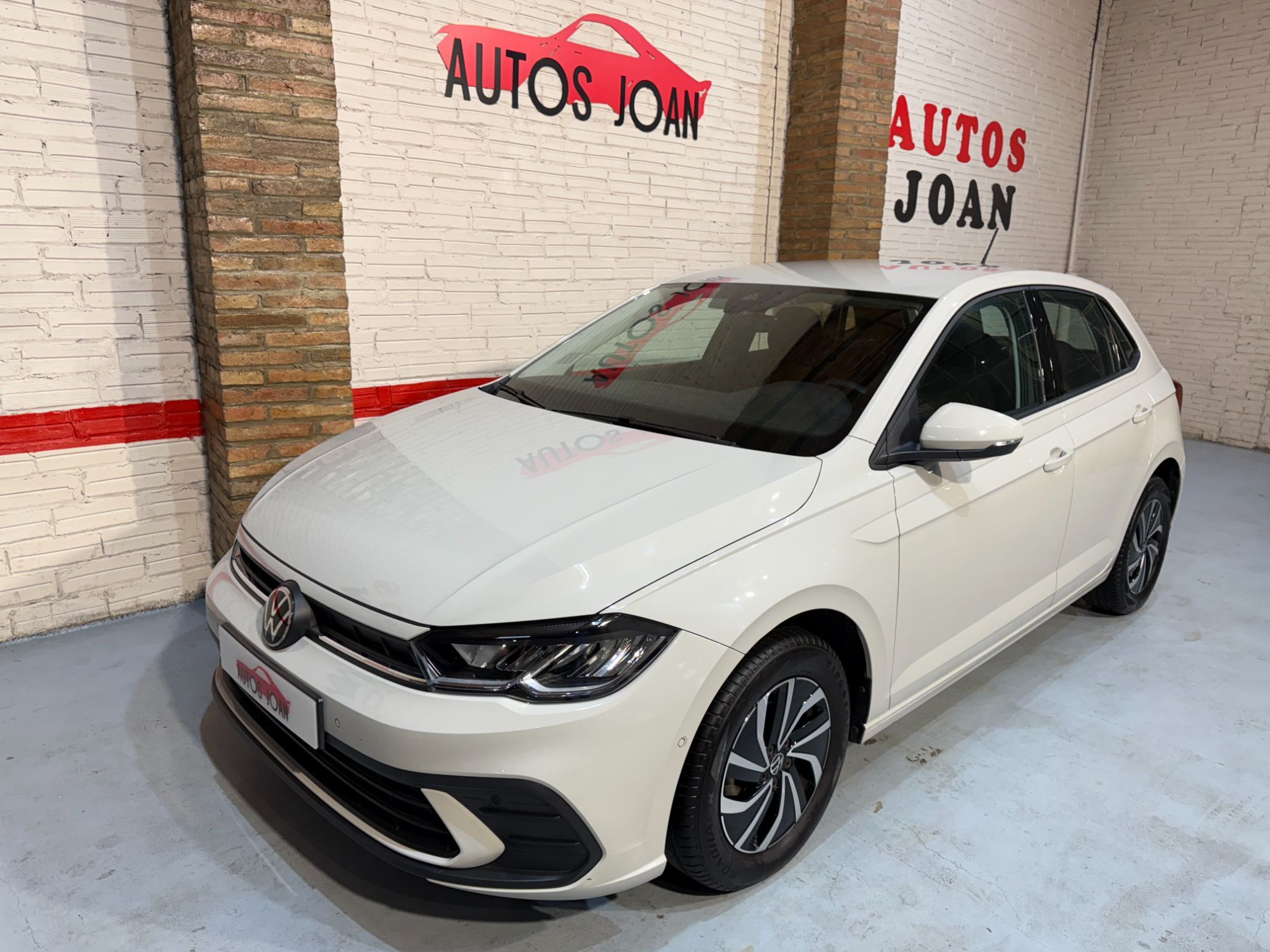VOLKSWAGEN Polo (1.0 TSI Life 70kW) en Barcelona
