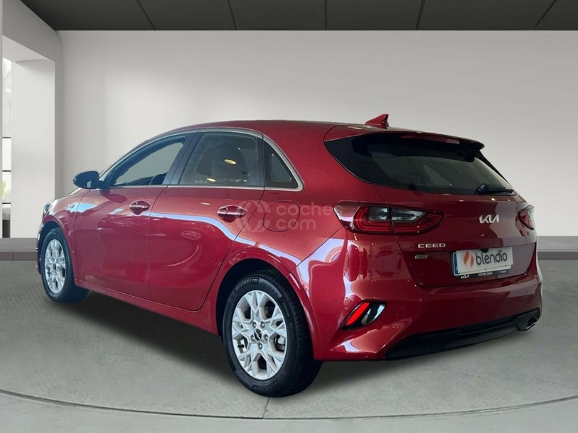 Foto del KIA Ceed 1.6 MHEV iMT Drive 136