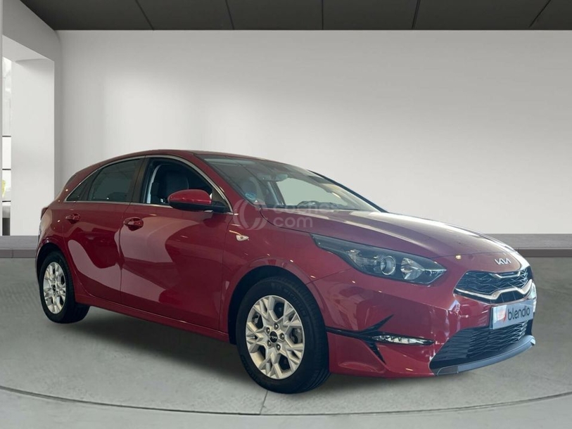 Foto del KIA Ceed 1.6 MHEV iMT Drive 136