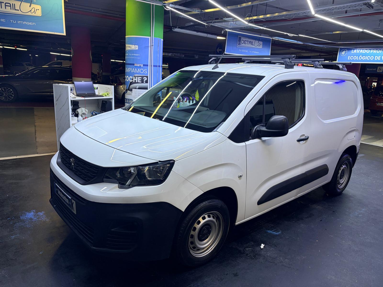 Foto del PEUGEOT Partner 1.5BlueHDI S&S Premium Standard 600kg 100