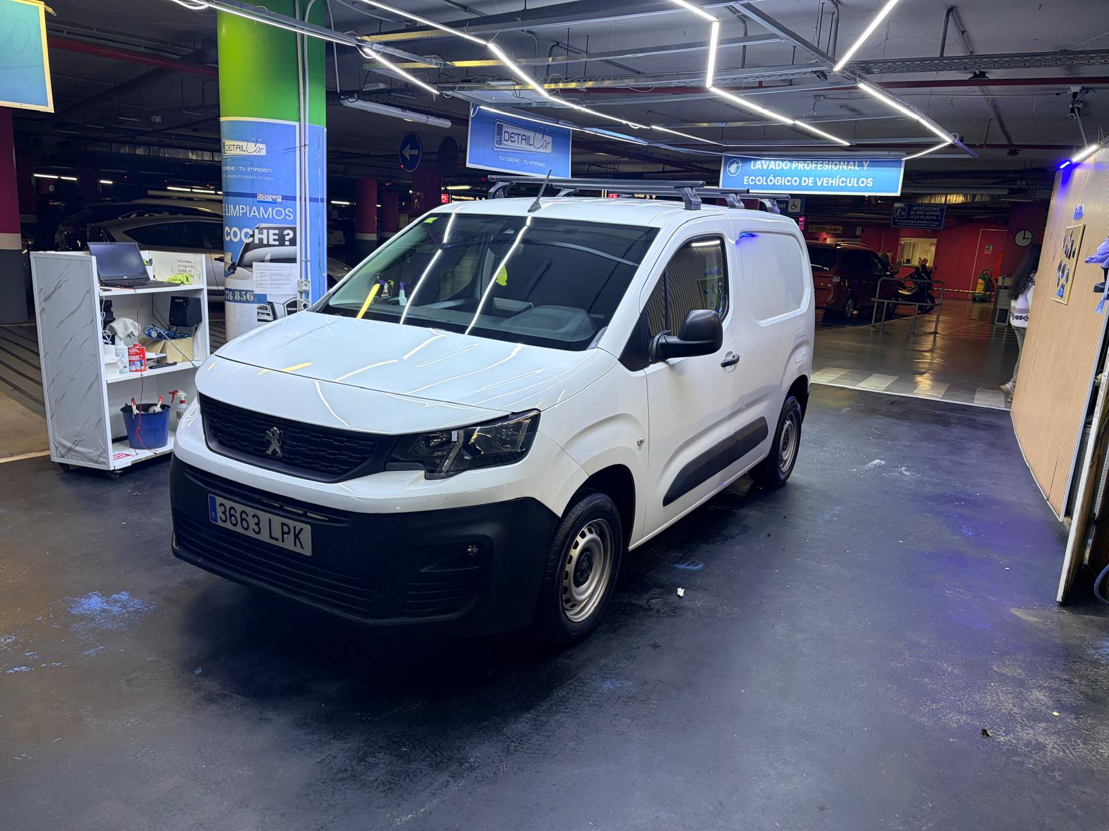 Foto del PEUGEOT Partner 1.5BlueHDI S&S Premium Standard 600kg 100