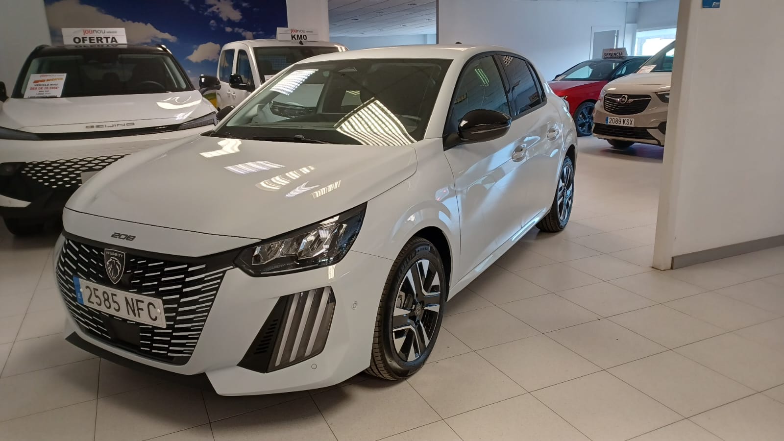 PEUGEOT 208 (Allure HYBRID 110 eDCS6) en Barcelona