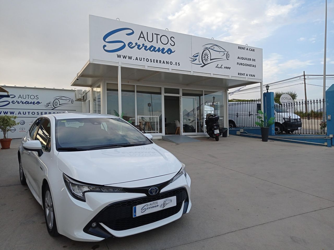 TOYOTA Corolla (1.8 125H ACTIVE TECH E-CVT) en Málaga